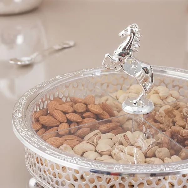 Round_Box_With_Horse_Knob_-_Pin_Size_Silver
