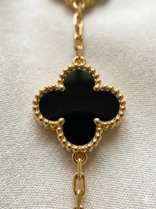 Midnight_Fortune_Lucky_Four_Leaf_Clover_18K_Gold_Tone_Titanium_Steel_Anti_Tarnish_Bracelet_For_Women