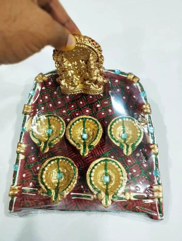 Red_Traders_Handmade_Teracotta_Clay_Decorative_Diya_Supdi_Shaped_With_5_Diyas_And_Ganeshji_Laxmiji_Statue_Ideal_For_Gifting_On_Diwali_Home_Decoration_Diwali_Diyas_For_Home_Decoration