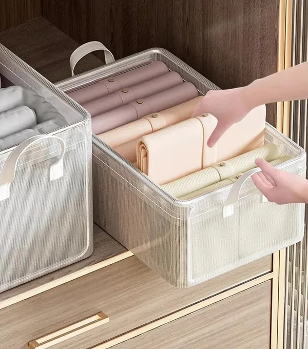 Transparent_Plastic_Food_Storage_Container_With_Lid_And_Handle_(47X28X20Cm)