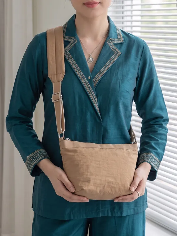 Minimalist_Dusty_Brown_Crossbody_Bag_Sling_&_Nylon_Shoulder_Bag