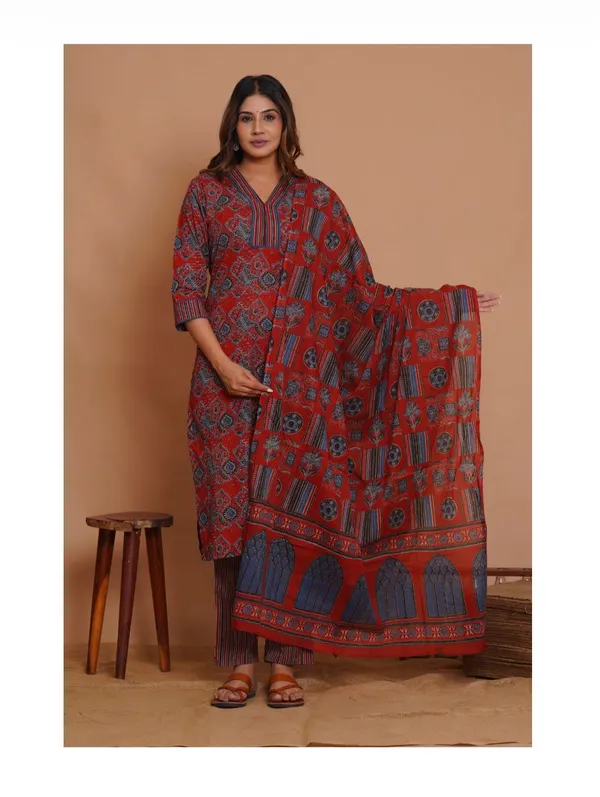 Red_Cotton_Printed_Suit_Set_For_Women