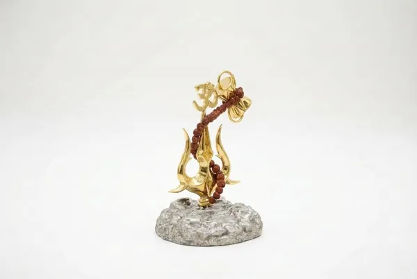 Earthen_Gold_Plated_Lord_Shiva_Trishul_With_Damru_Om_Symbol_Stand_Metal_Idol_With_Rudraksha_Mala_Spiritual_Decor_For_Car_Dashboard_Pooja_Room_Office_Desk_Vastu_Showpiece_Gift