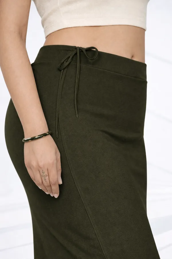 Premium_Forest_Green_Cotton_Blend_Saree_Petticoat_For_Women_Stretchable_Fishcut_Shapewear_Underskirt