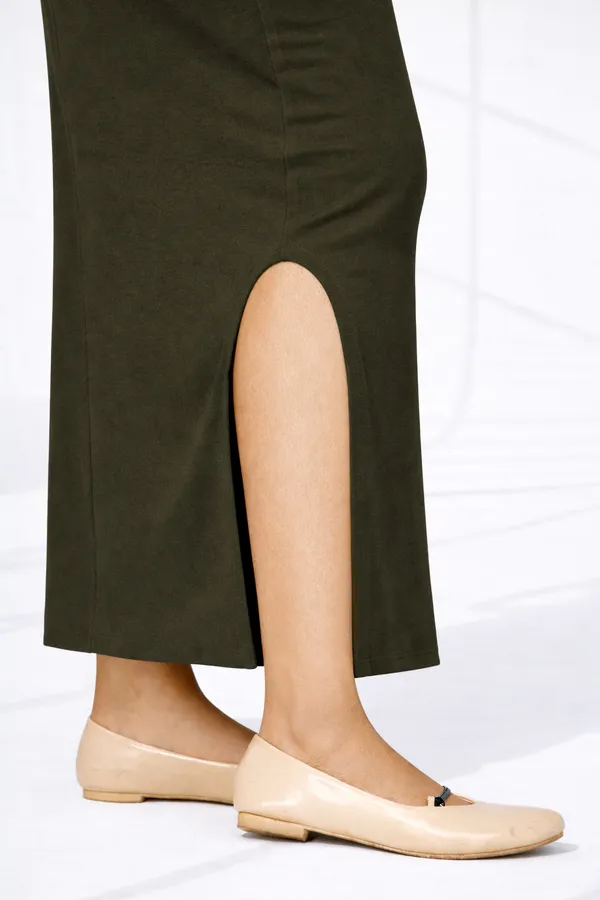 Premium_Forest_Green_Cotton_Blend_Saree_Petticoat_For_Women_Stretchable_Fishcut_Shapewear_Underskirt
