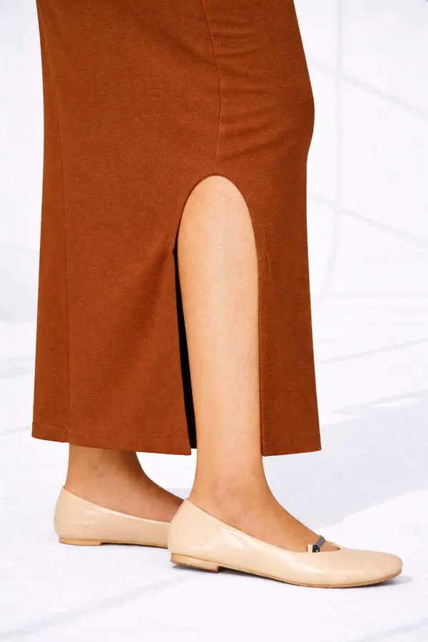 Premium_Chocolate_Brown_Cotton_Blend_Saree_Petticoat_For_Women_Stretchable_Fishcut_Shapewear_Underskirt