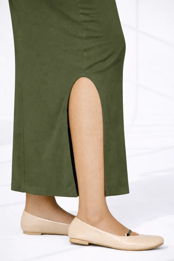 Premium_Olive_Green_Cotton_Blend_Saree_Petticoat_For_Women_Stretchable_Fishcut_Shapewear_Underskirt
