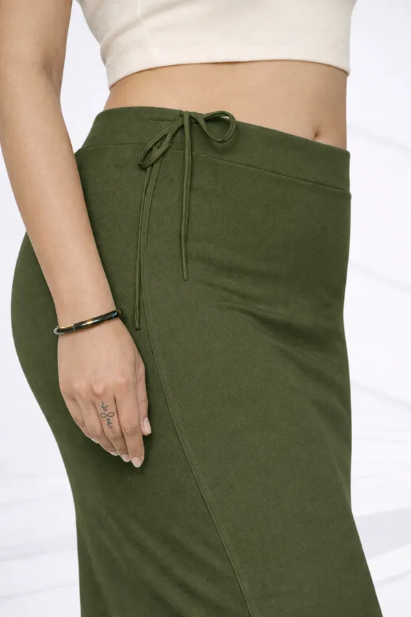 Premium_Olive_Green_Cotton_Blend_Saree_Petticoat_For_Women_Stretchable_Fishcut_Shapewear_Underskirt