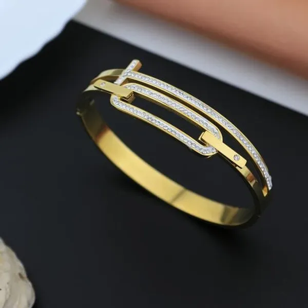 Gold_Plated_Crystal_Bracelet_With_Elegant_Design_For_Women