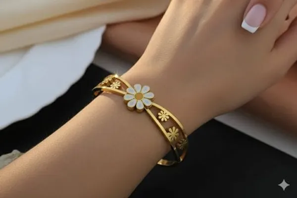 Gold_Plated_Daisy_Flower_Bracelet_For_Women