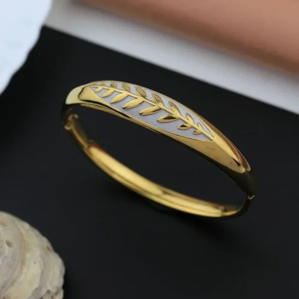 Gold_Leaf_Design_Bangle_Bracelet_For_Women