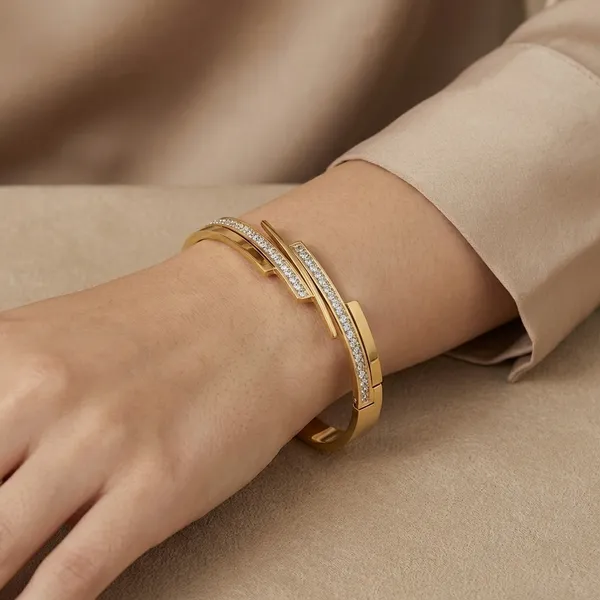 Elegant_Gold_Plated_Crystal_Studded_Cuff_Bracelet_For_Women