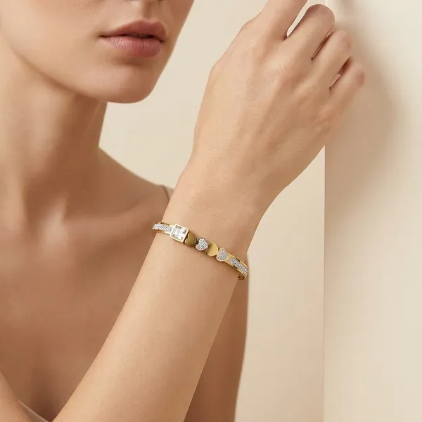 Gold_Plated_Heart_Design_Bracelet_With_Crystal_Accents_For_Women