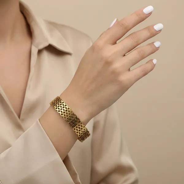 Golden_Mesh_Bracelet_Elegant_Designer_Bangle_For_Women