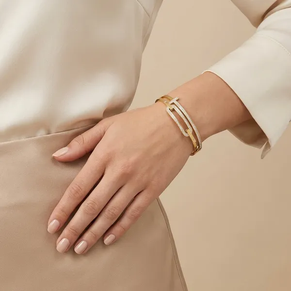 Gold_Plated_Crystal_Bracelet_With_Elegant_Design_For_Women