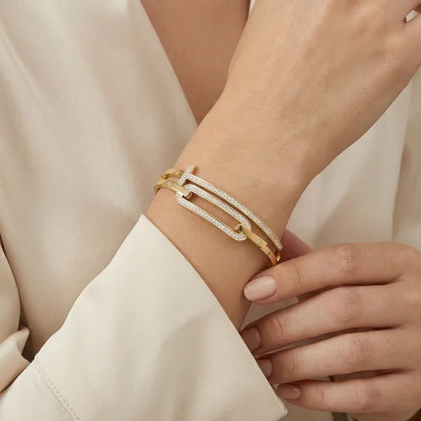 Gold_Plated_Crystal_Bracelet_With_Elegant_Design_For_Women