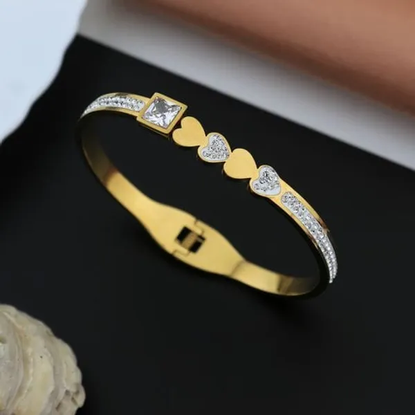 Gold_Plated_Heart_Design_Bracelet_With_Crystal_Accents_For_Women