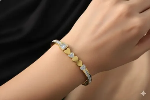 Gold_Plated_Heart_Design_Bracelet_With_Crystal_Accents_For_Women
