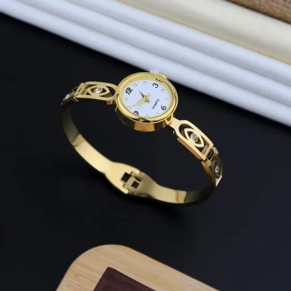 Elegant_Gold_Tone_Bracelet_Watch_With_White_Dial_For_Women