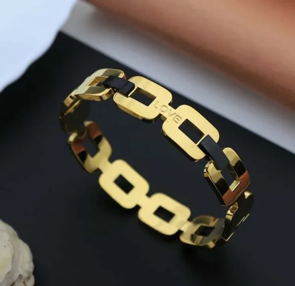 Elegant_Gold_Tone_Chain_Link_Bracelet_For_Women