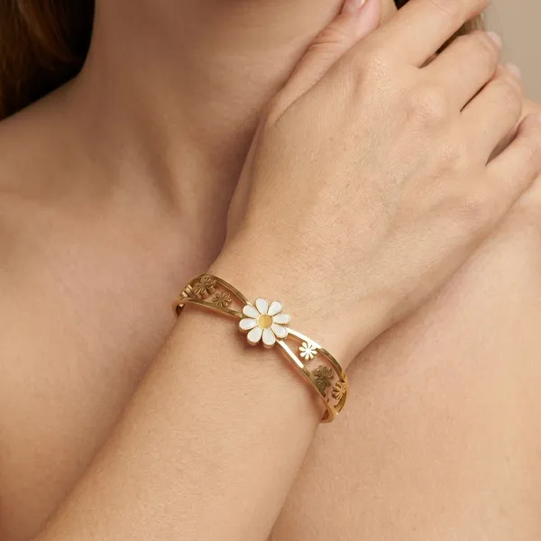 Gold_Plated_Daisy_Flower_Bracelet_For_Women