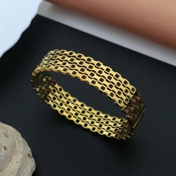 Golden_Mesh_Bracelet_Elegant_Designer_Bangle_For_Women