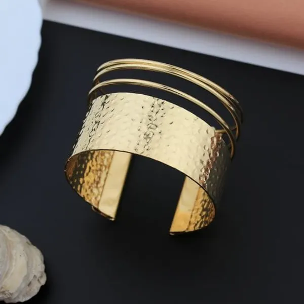 Hammered_Gold_Cuff_Bracelet_With_Triple_Band_Detail_For_Women