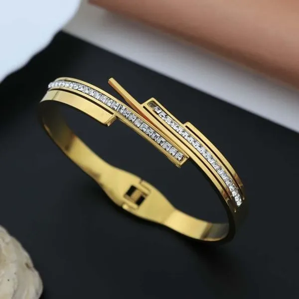 Elegant_Gold_Plated_Crystal_Studded_Cuff_Bracelet_For_Women