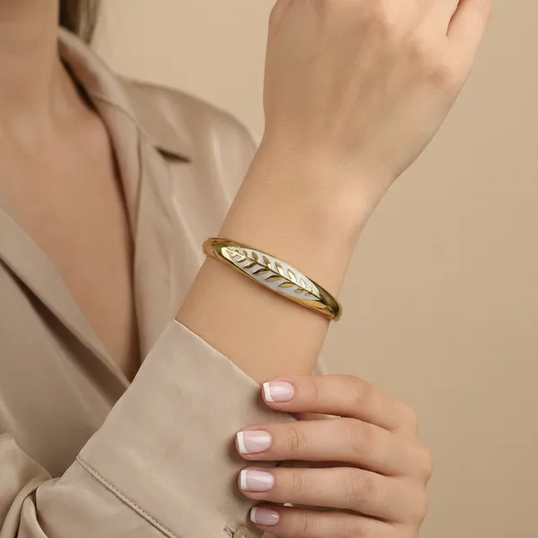 Gold_Leaf_Design_Bangle_Bracelet_For_Women