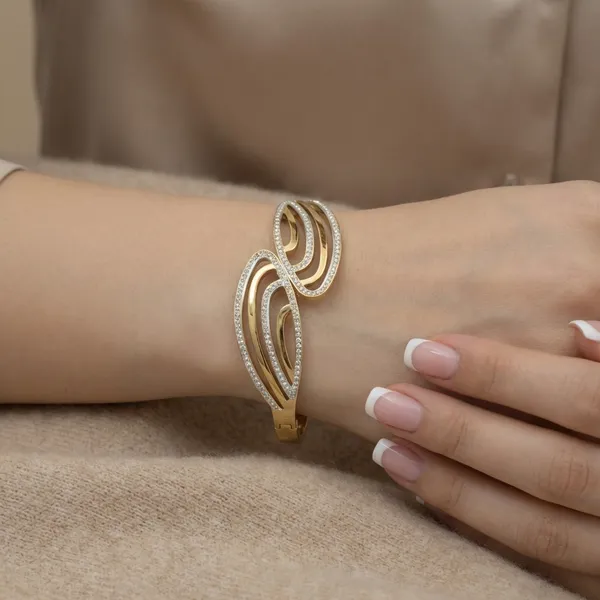 Gold_And_Silver_Tone_Leaf_Design_Diamond_Studded_Bracelet_For_Women