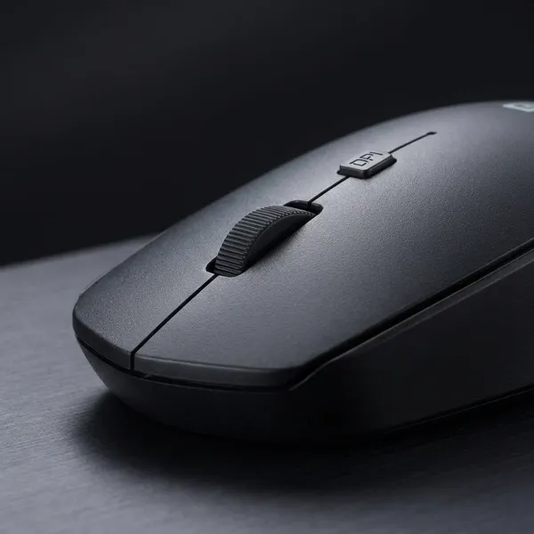 Black_Wireless_Optical_Mouse_Compact_And_Ergonomic_Design