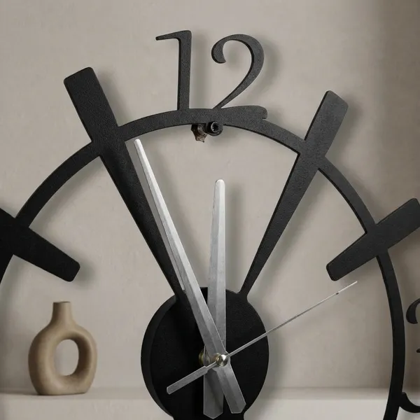 Modern_Minimalist_Wall_Clock_-_Black_Metal_Frame_With_Bold_Numerals