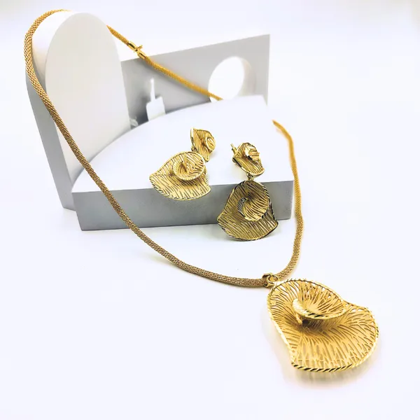 Gold_Neckless_Set_For_Women