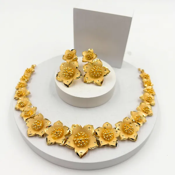 Gold_Neckless_Set_For_Women