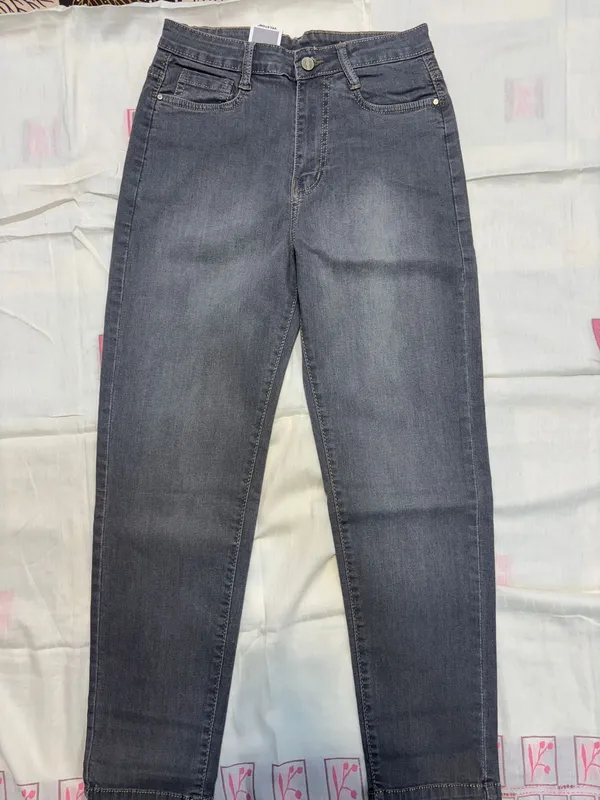 Black_Hosiyari_Cotton_Stylish_Jeans_For_Women