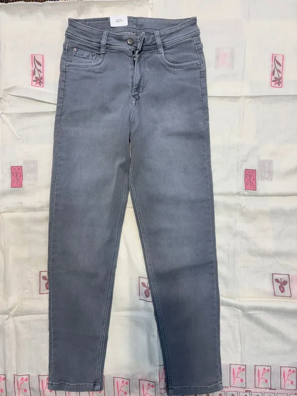 Grey_Hosiyari_Cotton_Stylish_Jeans_For_Women