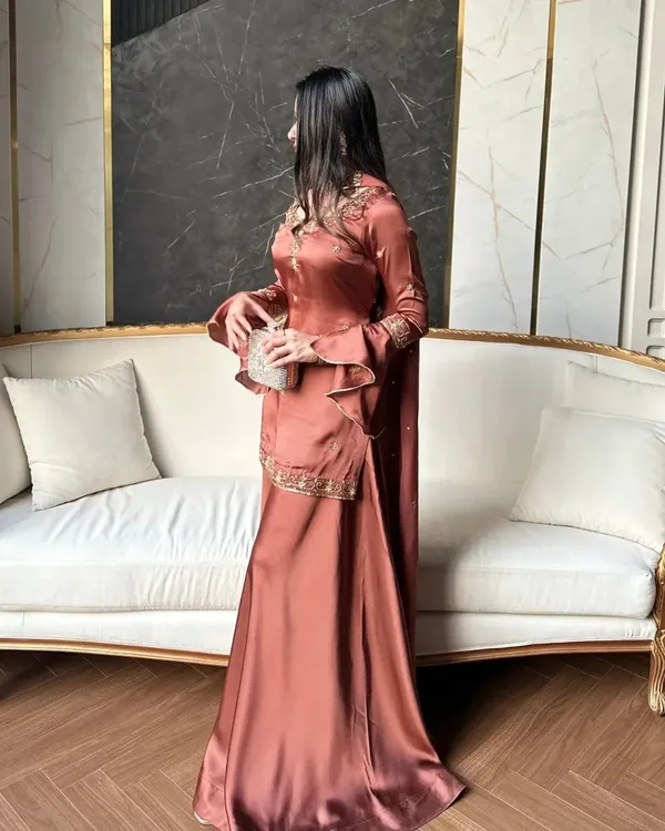 Rose_Pink_Embroidered_Silk_Salwar_Kameez_Suit_Set_With_Dupatta