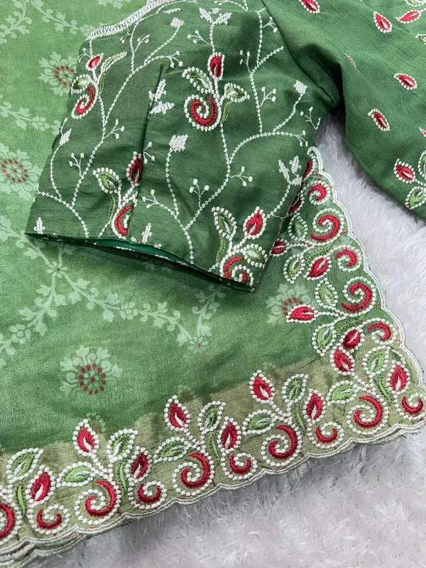 Green_Embroidered_Saree_With_Unstitched_Blouse