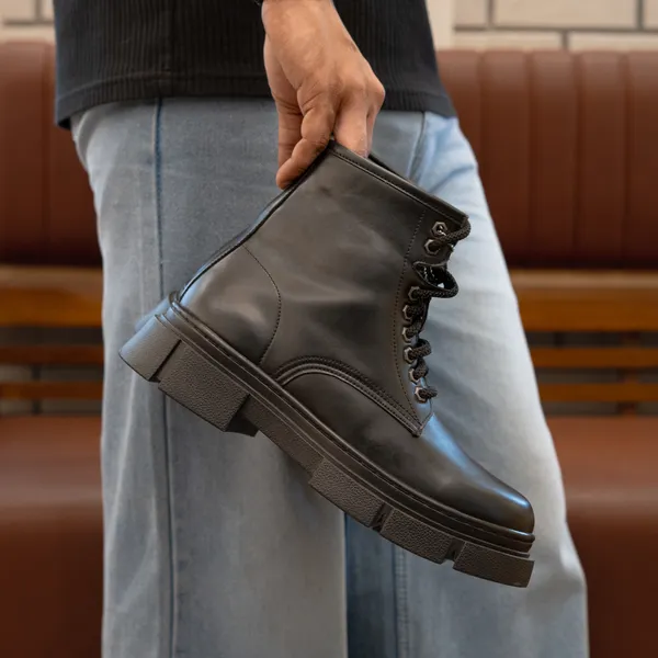 The_Player_Boots