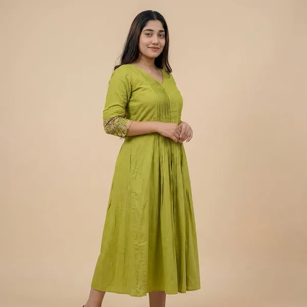Parrot_Green_Cotton_Floral_Printed_Linen_Shade_Anarkali_Gown_For_Women