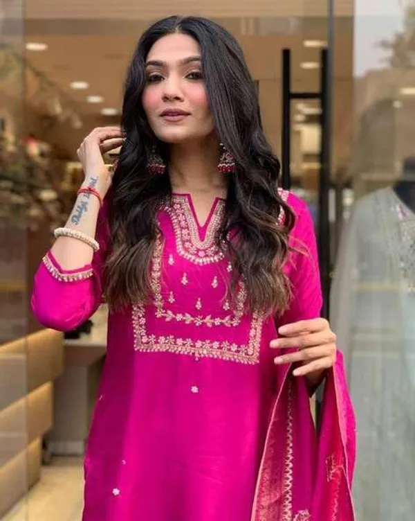 Pink_Viscose_Silk_Heavy_Embroidered_Straight_Kurta_With_Trouser_&_Banarasi_Jacquard_Dupatta_Set_For_Women