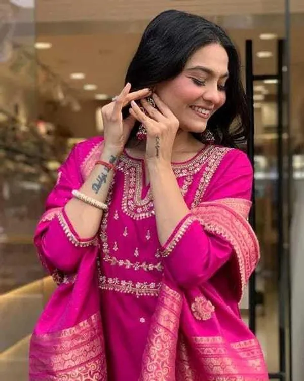 Pink_Viscose_Silk_Heavy_Embroidered_Straight_Kurta_With_Trouser_&_Banarasi_Jacquard_Dupatta_Set_For_Women