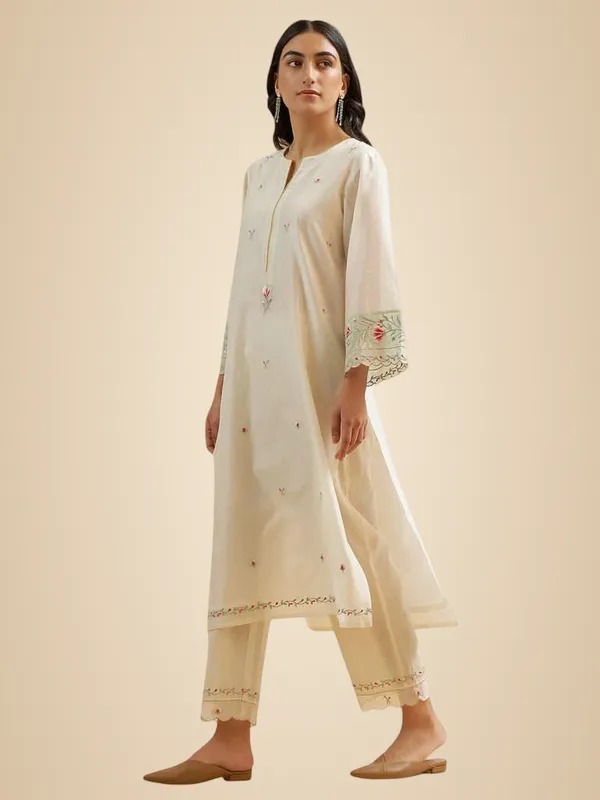 White_Cotton_Embroidered_Straight_Kurti_With_Pant_For_Women