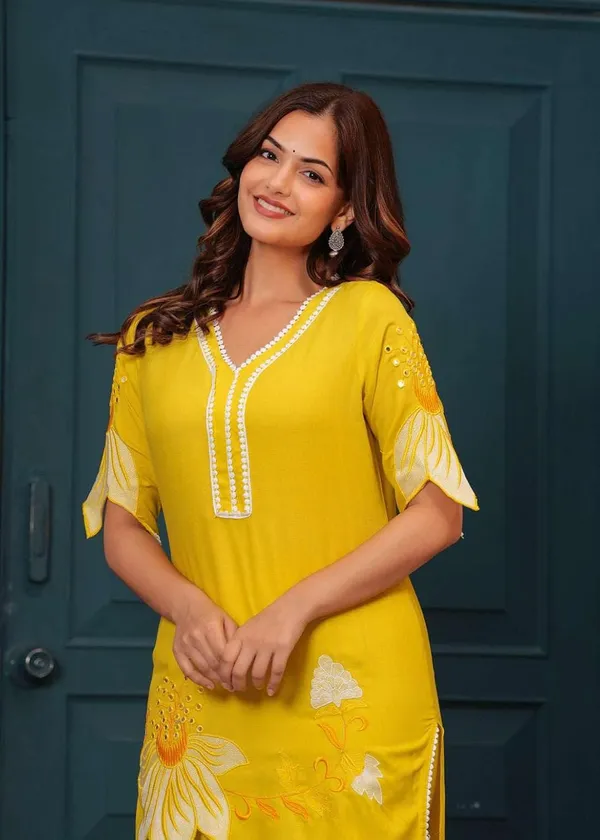 Yellow_Cotton_Floral_Printed_Short_Straight_Kurti_With_Pant_For_Women