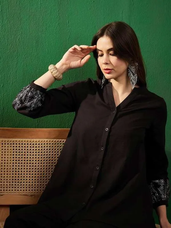 Black_Rayon_Embroidery_Straight_Kurti_Pant_Set_For_Women