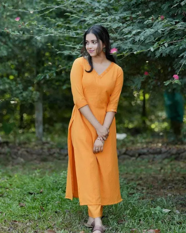 Orange_Cotton_V-Neck_Solid_Straight_Kurti_With_Pant_For_Women