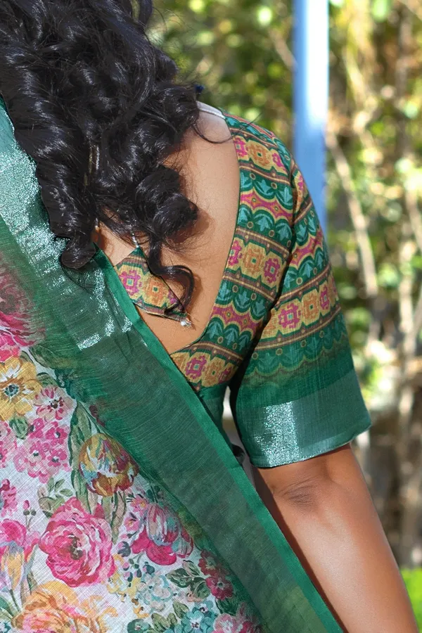 Ethnic_Pure_Soft_Cotton_Linen_Digital_Printed_Saree_with_Unstitched_Blouse_Piece_|_Bollywood_Style_Lightweight_Traditional_Wear_for_Women