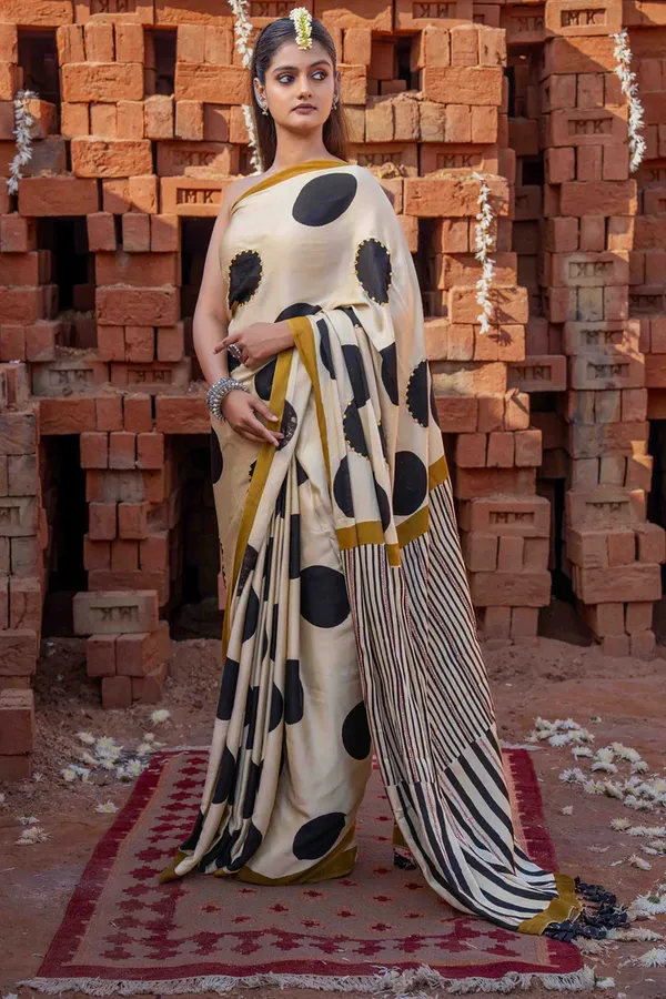 Ethnic_Pure_Soft_Chinon_Silk_Digital_Printed_Saree_with_Unstitched_Blouse_Piece_|_Bollywood_Style_Lightweight_Traditional_Wear_for_Women