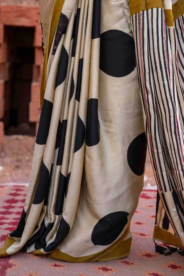Ethnic_Pure_Soft_Chinon_Silk_Digital_Printed_Saree_with_Unstitched_Blouse_Piece_|_Bollywood_Style_Lightweight_Traditional_Wear_for_Women
