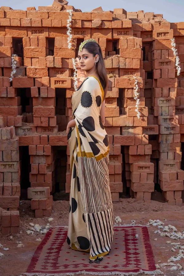 Ethnic_Pure_Soft_Chinon_Silk_Digital_Printed_Saree_with_Unstitched_Blouse_Piece_|_Bollywood_Style_Lightweight_Traditional_Wear_for_Women